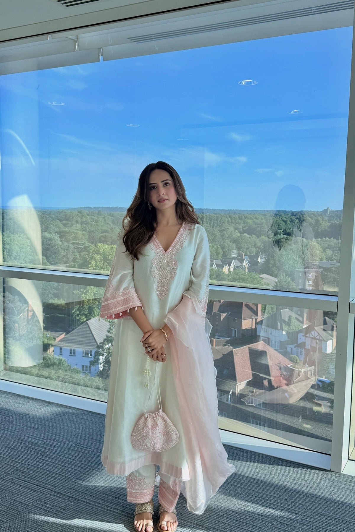 Sarggun mehta In SAHABAT - DAISY IVORY WITH PINK KAAFTAN WITH SALWAR