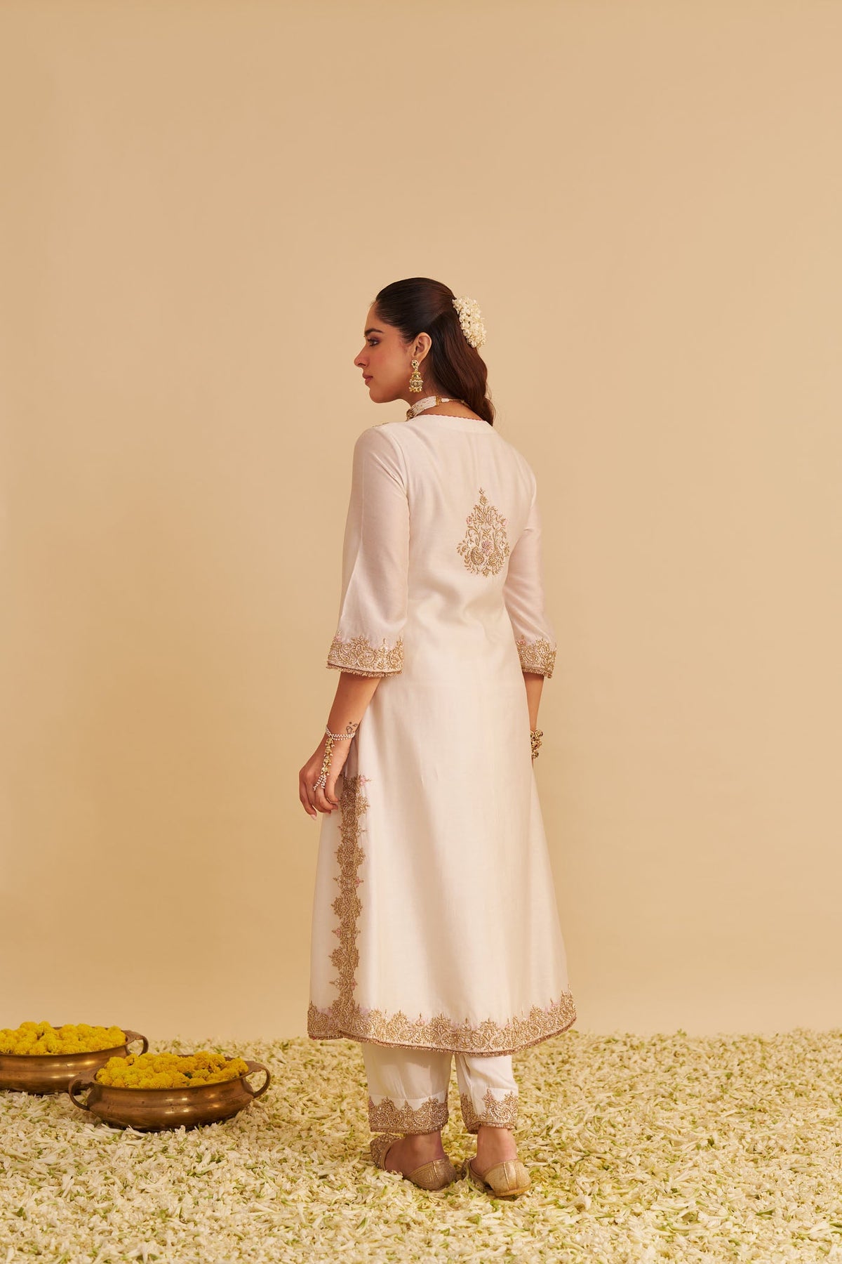 Areefa - Dabka Zardozi Embroidered Rich Banarasi Daisy Ivory Suit & Salwar (Lxrts)