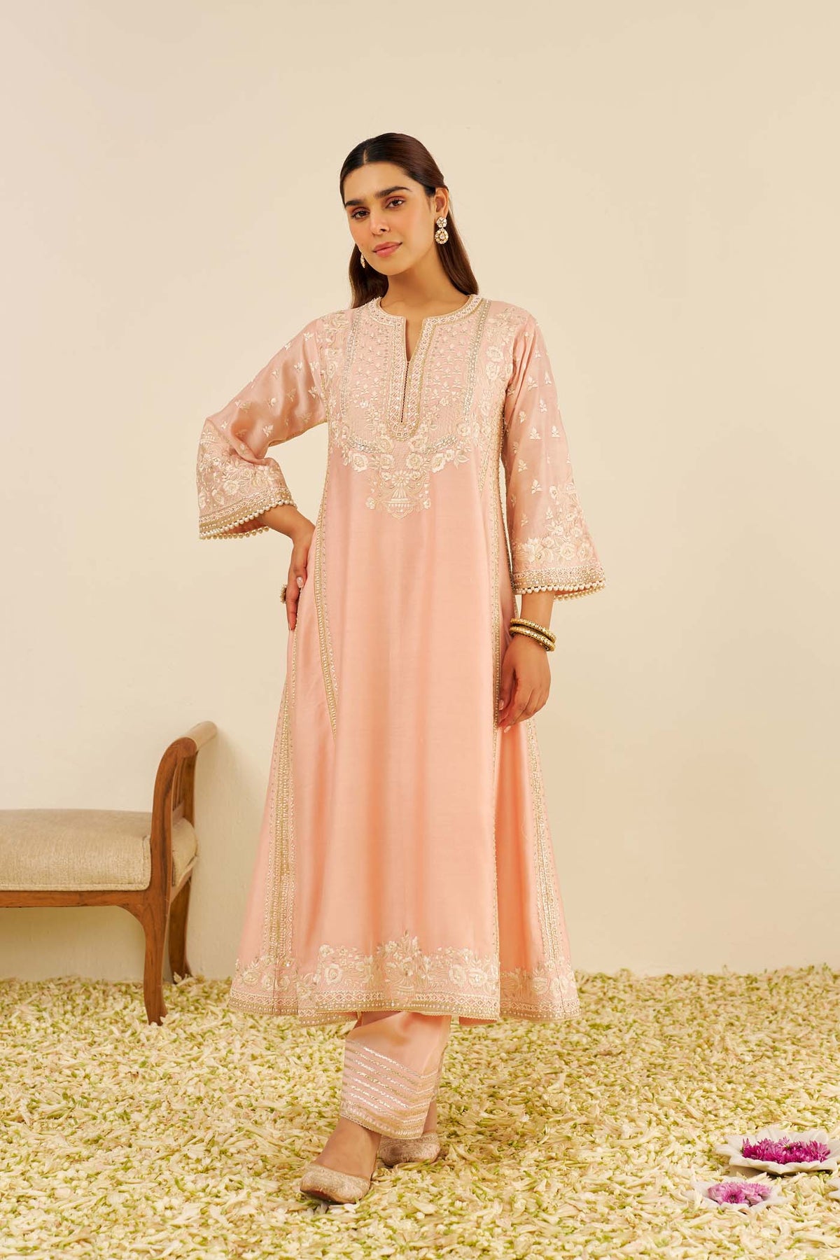 MAAROOFA - Off Rose LONG CHAUGA WITH SALWAR (LXRTS)