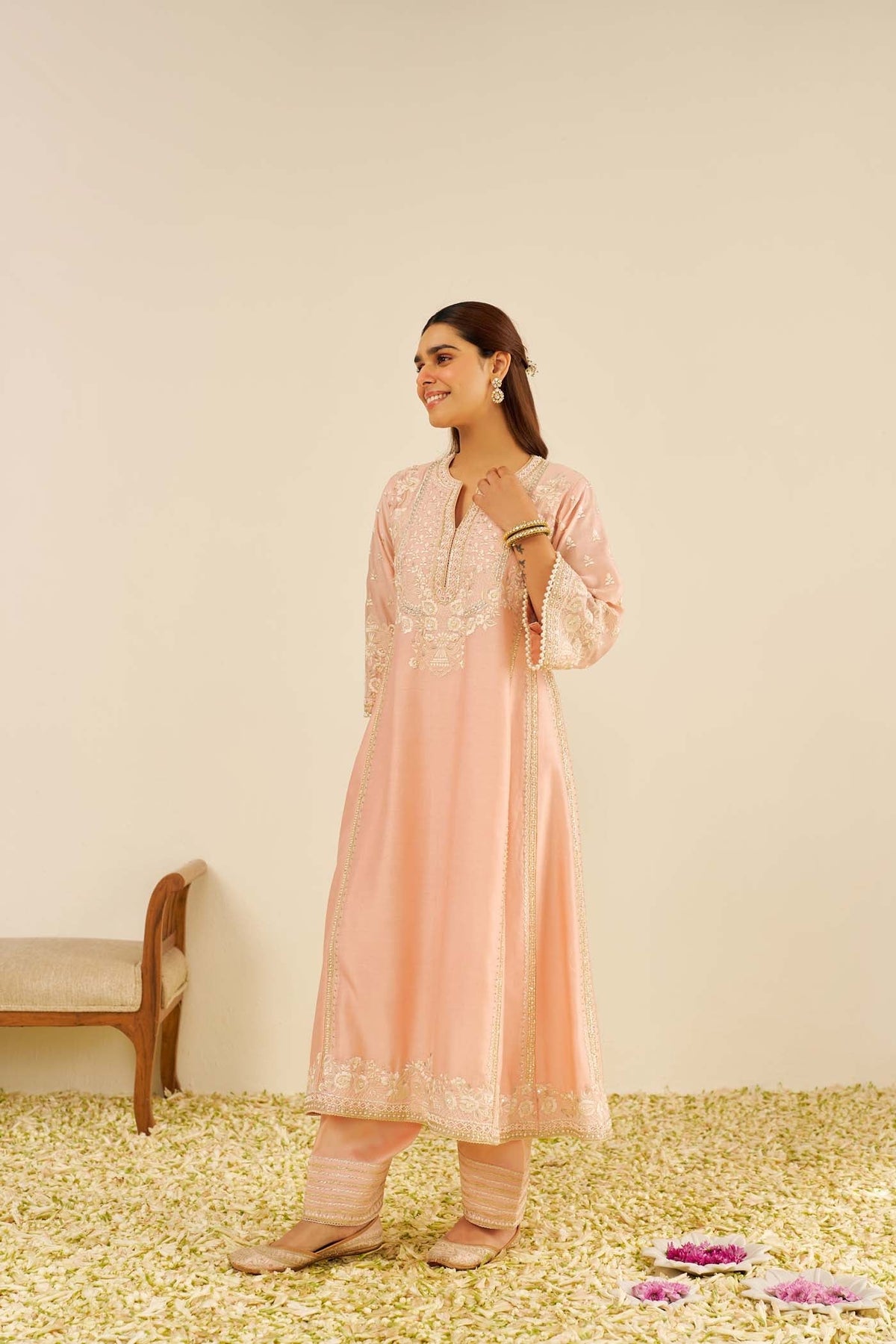 MAAROOFA - Off Rose LONG CHAUGA WITH SALWAR (LXRTS)