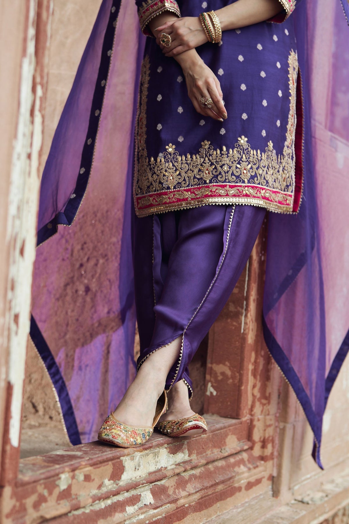 FAHMIDA - DEEP PURPLE SHORT KURTA WITH TULIP PANT (Lxrts)