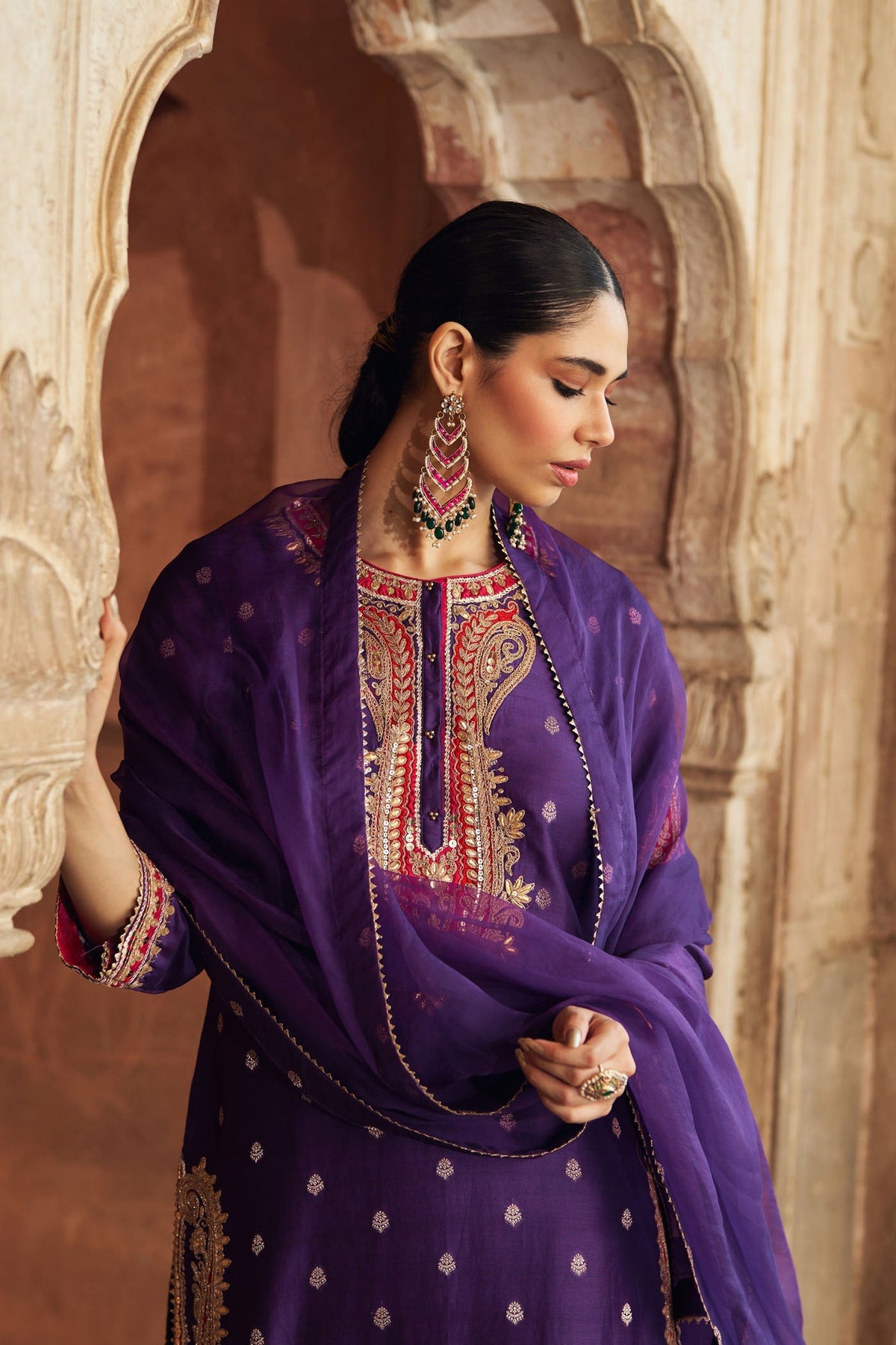 FAHMIDA - DEEP PURPLE SHORT KURTA WITH TULIP PANT (Lxrts)