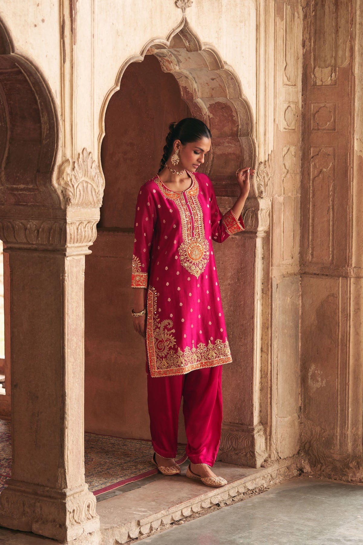ANILA - HOTPINK SHORT KURTA WITH SALWAR (Lxrts)