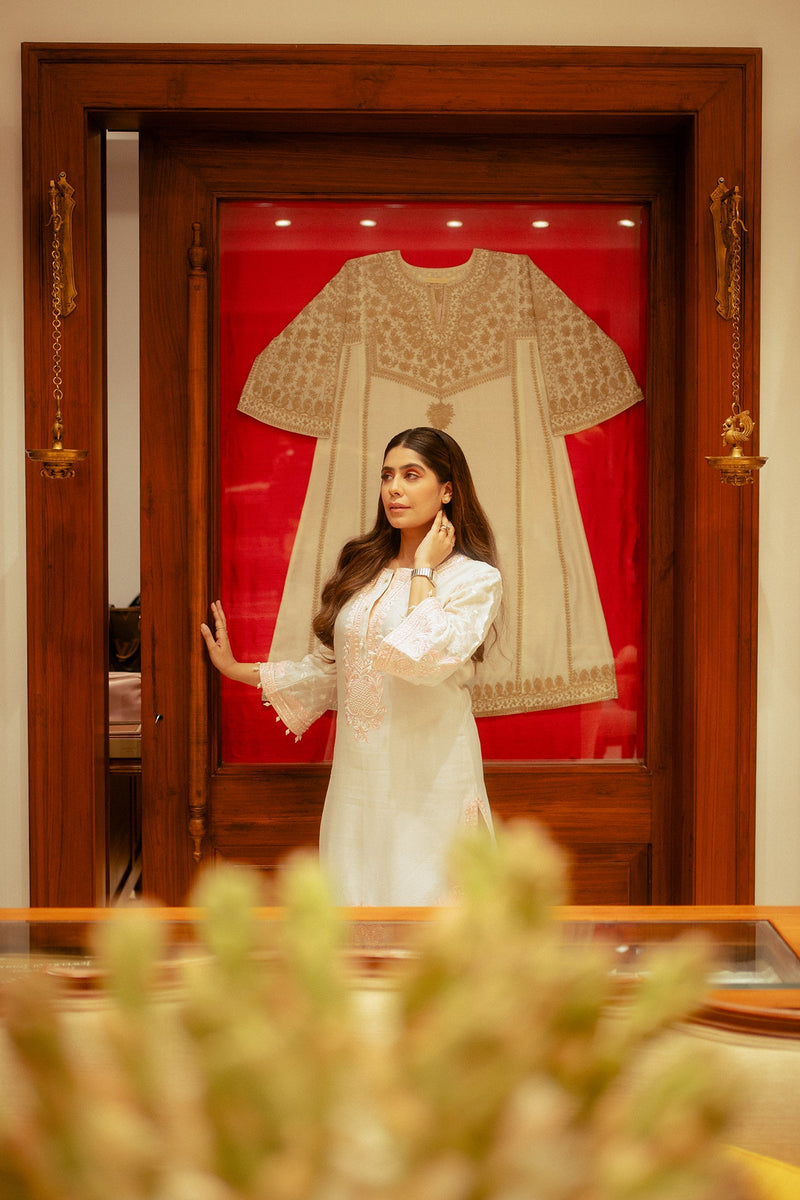 Mehal Kejriwal In RUHI - DAISY IVORY WITH PINK SHORT KURTA AND DHOTI
