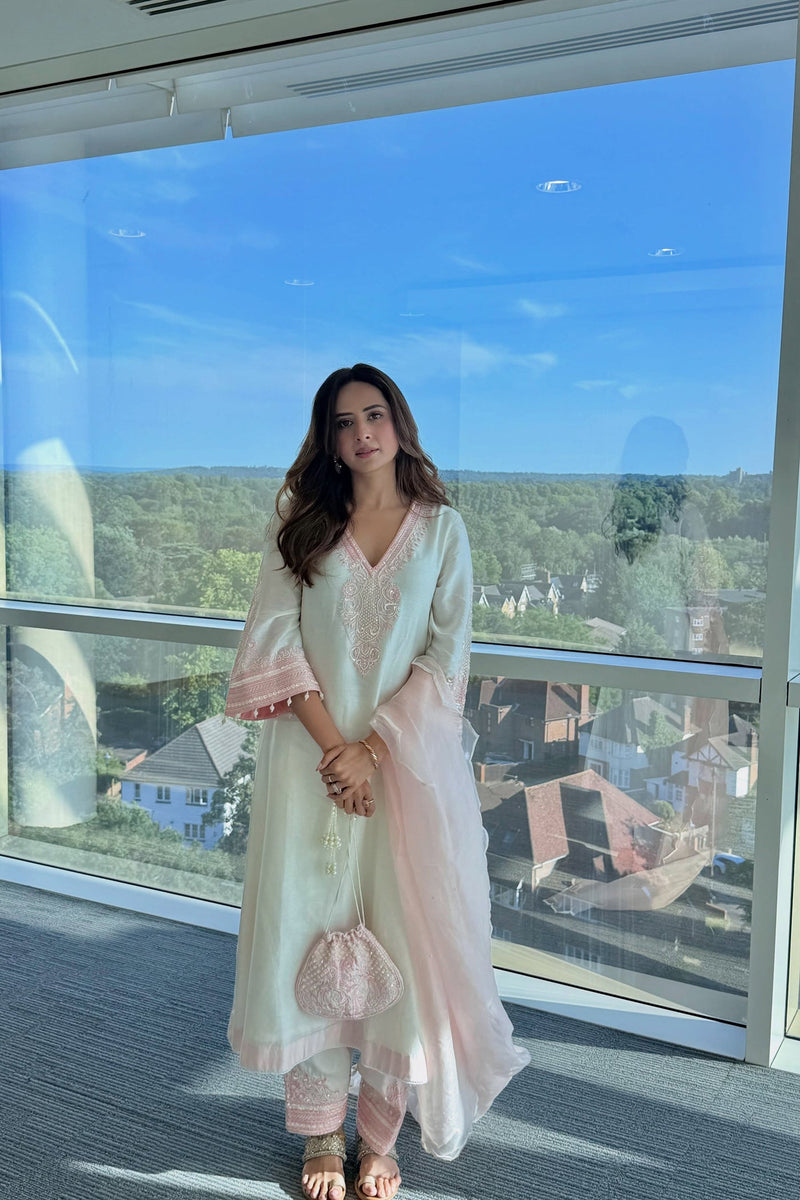 Sarggun mehta In SAHABAT - DAISY IVORY WITH PINK KAAFTAN WITH SALWAR